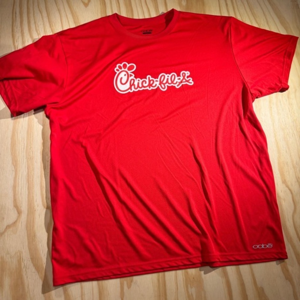 Chick-fil-A Red Oobe Hydrovent Performance Logo Uniform T-Shirt Men's Size 2XL